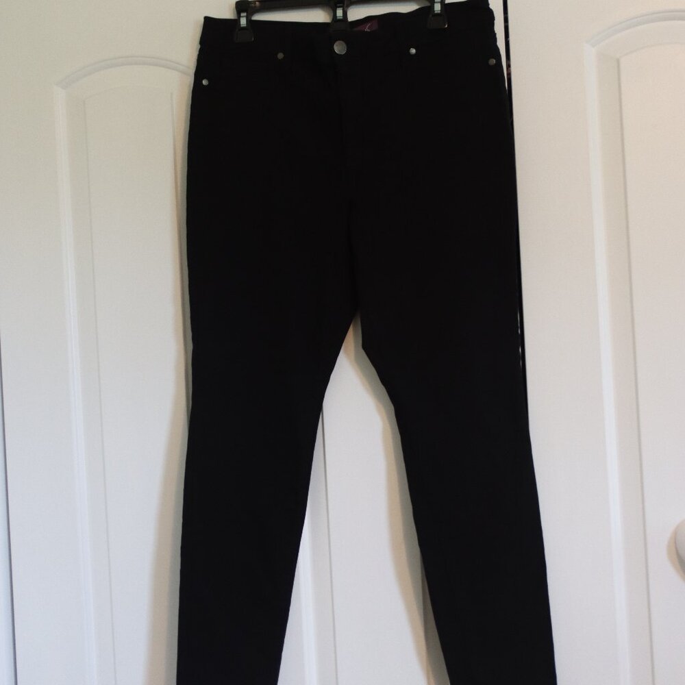 Gloria Vanderbilt Black Slim Leg Stretchy Pants Size 12 Viscose/Nylon/Elastane